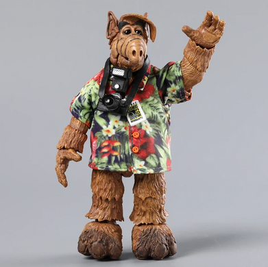 Фигурка ALF подвижная 15 см / Коллекционная игрушка Альф из сериала / NECA Action Figure Alien Life Form / фигурка с аксессуарами - камера, телефон, сумка, очки