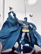 Колекційна фігурка Бетмен Batman DC Comics - екшн-фігура з аксесуарами та змінними руками, 16 см