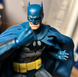 Колекційна фігурка Бетмен Batman DC Comics - екшн-фігура з аксесуарами та змінними руками, 16 см