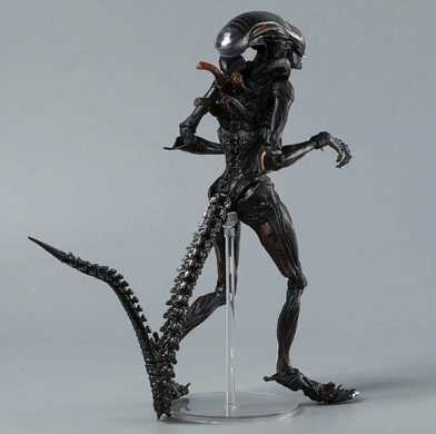 Фигурка Alien Romulus Scorched Xenomorph 25 см &mdash; Коллекционная игрушка-монстр Чужой Ромул в подарочной упаковке