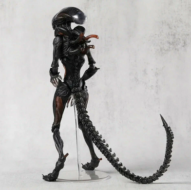 Фигурка Alien Romulus Scorched Xenomorph 25 см &mdash; Коллекционная игрушка-монстр Чужой Ромул в подарочной упаковке