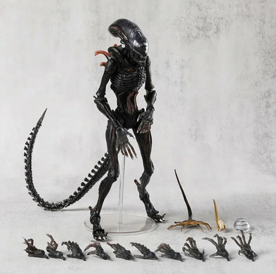 Фигурка Alien Romulus Scorched Xenomorph 25 см &mdash; Коллекционная игрушка-монстр Чужой Ромул в подарочной упаковке