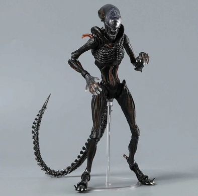 Фигурка Alien Romulus Scorched Xenomorph 25 см &mdash; Коллекционная игрушка-монстр Чужой Ромул в подарочной упаковке
