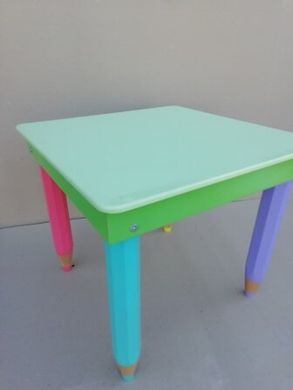 Дитячий столик "Олівчики" 60 x 60 см. Салатовий