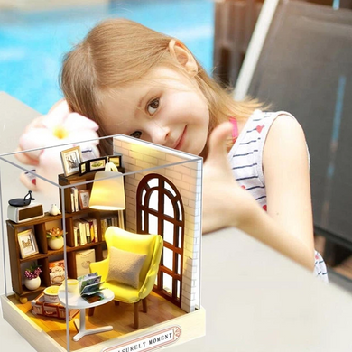 Книжковий нук-конструктор 3D &laquo;Затишний читальний куточок&raquo; своїми руками з LED-підсвіткою &mdash; 3D міні румбокс ляльковий будинок / збірний DIY інтер&rsquo;єрний декор у вигляді кімнати для читання у книзі / Book Nook Room Box, 9&times;9&times;11,5 см