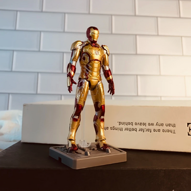 Коллекционная экшн-фигурка Железного Человека Марвел MARK XLII. Action Figure Marvel Iron Man Mark XLII