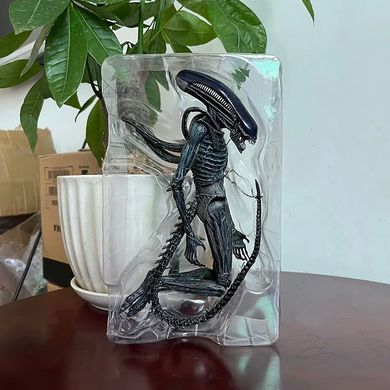 Фігурка Чужий Ксеноморф з рухомими частинами тіла висота 17 см action figures Alien Xenomorph figurine with movable body parts height 17 cm