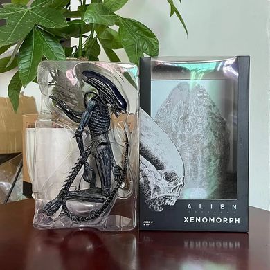 Фігурка Чужий Ксеноморф з рухомими частинами тіла висота 17 см action figures Alien Xenomorph figurine with movable body parts height 17 cm