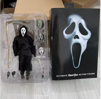 Коллекционная экшн-фигурка Призрачное Лицо из серии фильмов Крик Ghostface Scream Horror Action Figure в тканевом плаще с аксессуарами, 17 см