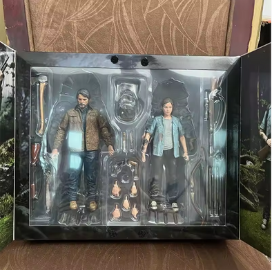 Набір фігурок The Last of Us Part II: Джоел та Еллі з луком, 18 см /Комплект із двох фігурок героїв постапокаліптичного світу з аксесуарами (Post-Apocalyptic Hero Action Figures 2-Pack)
