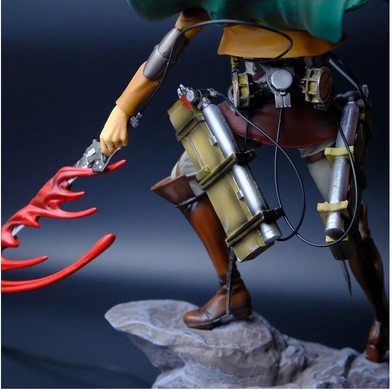 Коллекционная аниме фигурка Леви Акерман Атака Титанов (Levi Ackerman Attack on Titan) с эффектом битвы и плащом Разведкорпуса, 35 см