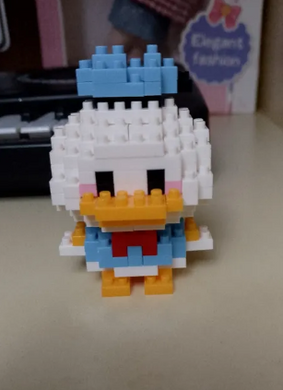 Конструктор фигурка Пиксели BRICKS Дональд Дак серия "Мультгерои" Donald Duck M3007