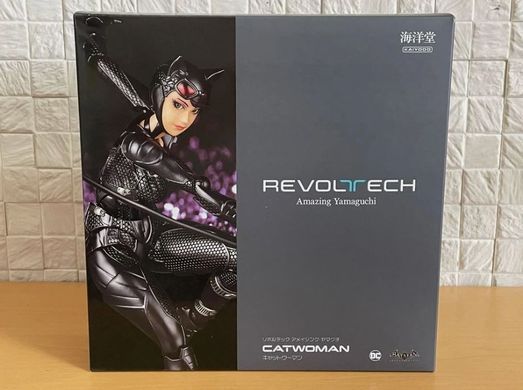 Коллекционная экшн-фигурка Женщина-кошка (Catwoman / Женщина-Кошка) Revoltech Amazing Yamaguchi &mdash; Action Figure DC Comics с кнутом и подставкой